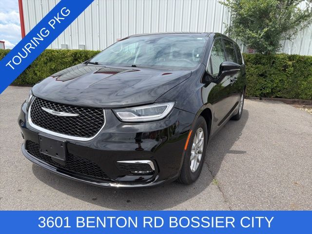 Diamond Black 2024 Chrysler Pacifica Touring L FWD Minivan Front-Wheel Drive 9-Speed Automatic