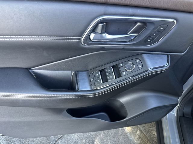 Used 2021 Gray Nissan SL image 29
