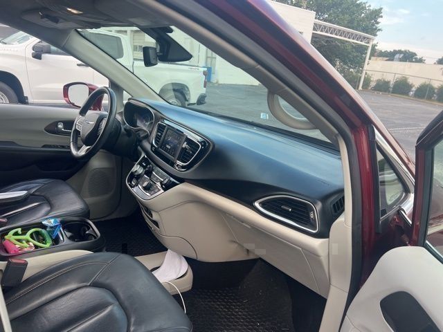 2019 Chrysler Pacifica Touring L 26