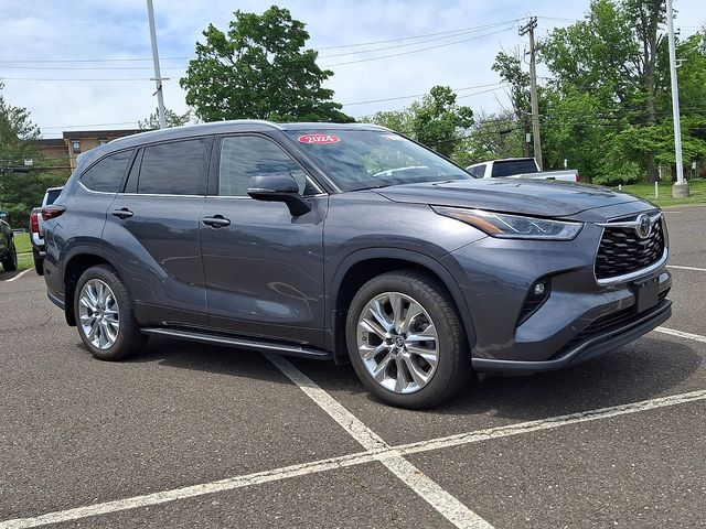 Magnetic Gray Metallic 2024 Toyota Highlander SUV / Crossover All-Wheel Drive 8-Speed Automatic
