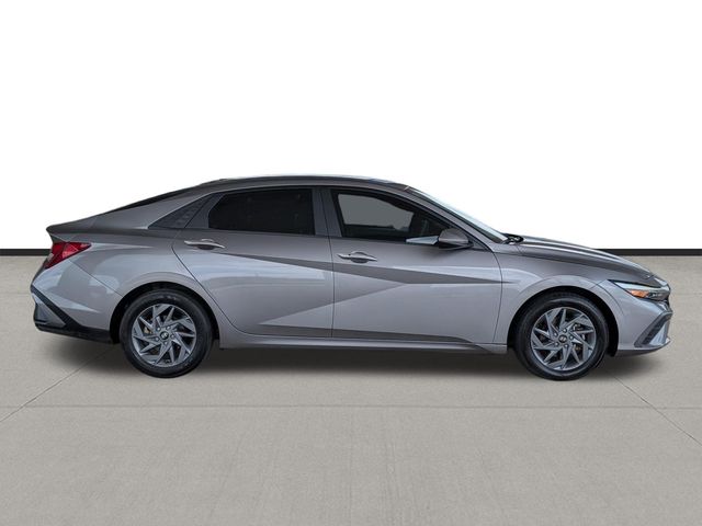 2024 Hyundai Elantra SEL Silver at Community Toyota