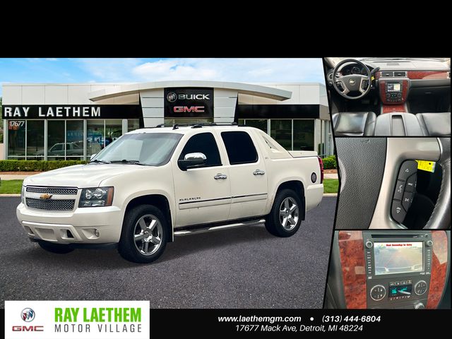 White Diamond Clearcoat 2012 Chevrolet Avalanche LTZ 4WD Pickup Truck Four-Wheel Drive 6-Speed Automatic