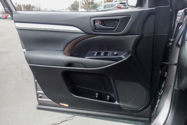 used 2019 Toyota Highlander Hybrid car, priced at $21,000