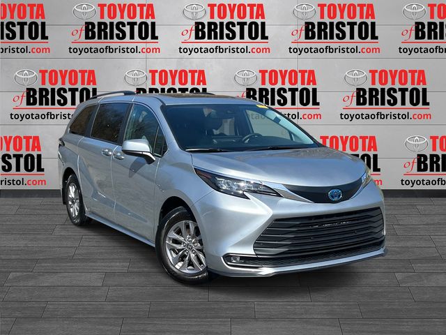 2025 Toyota Sienna XLE 7-Passenger FWD