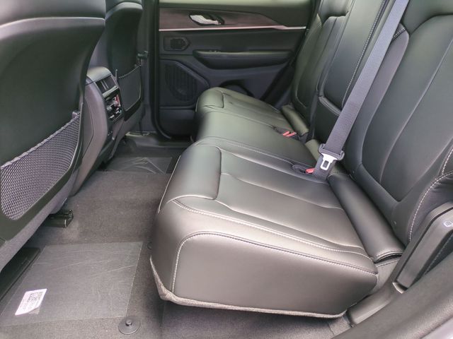 new 2026 Jeep Grand Cherokee car, priced at $42,650