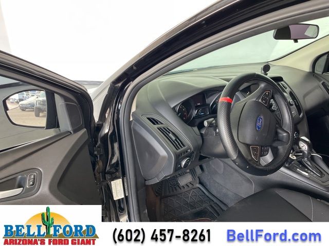 2016 Ford Focus SE 13