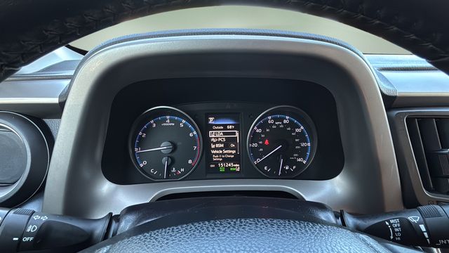 Used 2018 Gray Toyota XLE image 17