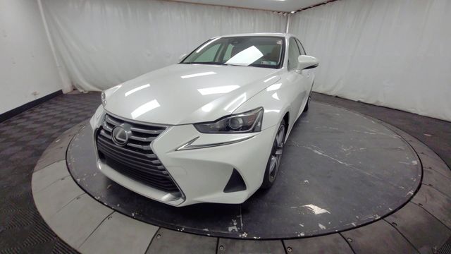 2017 – Lexus – IS