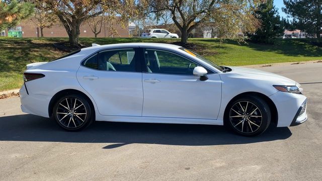 2022 Toyota Camry SE 9