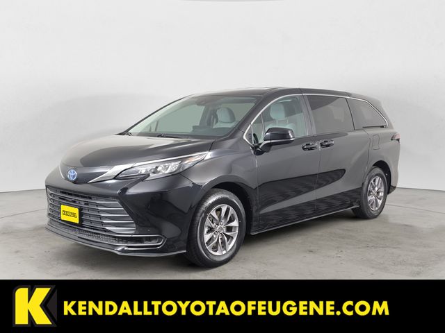 2025 Toyota Sienna LE 8-Passenger FWD