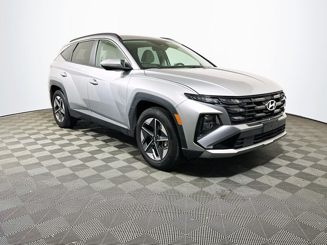 Shimmering Silver 2025 Hyundai Tucson SUV / Crossover Front-Wheel Drive 8-Speed Automatic