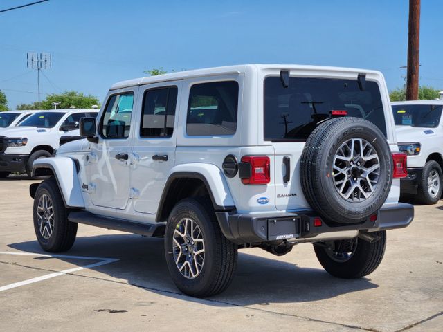 2025 Jeep Wrangler Sahara photo