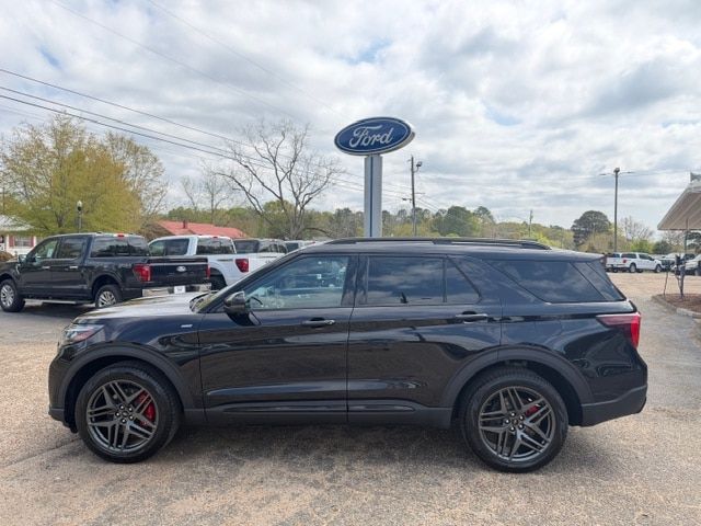  2025 Ford Explorer ST-Line AWD   