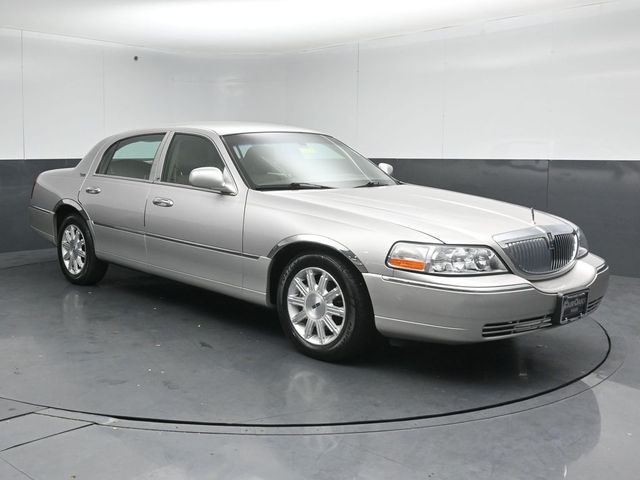 Silver Birch Metallic 2011 Lincoln Town Car Signature Limited Sedan Rear-Wheel Drive 4-Speed Automatic Overdrive