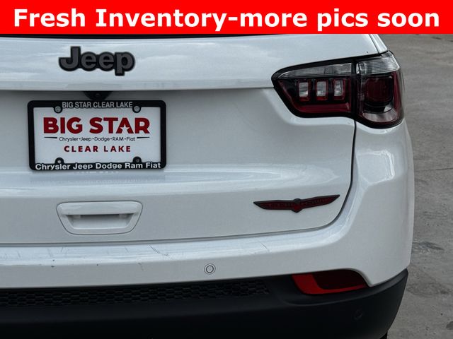 2025 Jeep Compass Trailhawk White at Legacy Ford