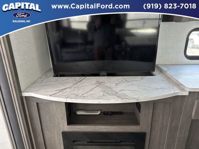 Used 2021  East to West CT 2810 KIK image 13
