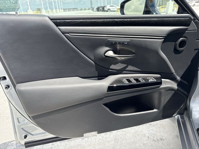 Used 2022 Lexus ES Sedan