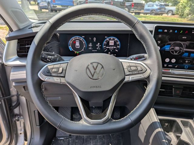 2025 Volkswagen Tiguan SE - Photo 19