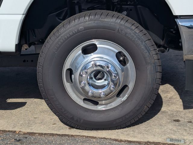 2025 Ford F-350 Super Duty Chassis Cab XL - Photo 12