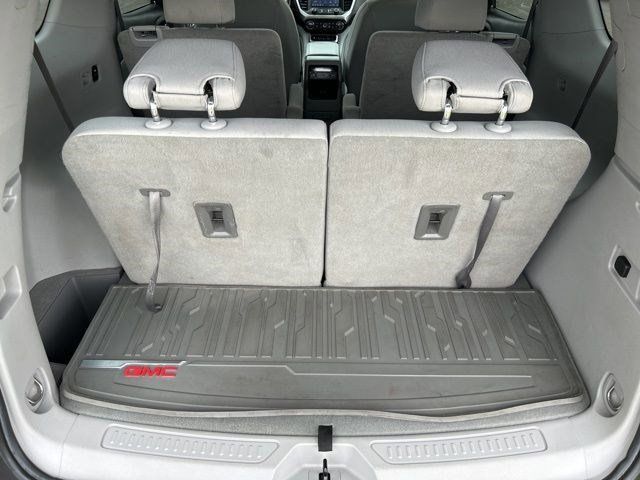 2022 GMC Acadia SLE photo