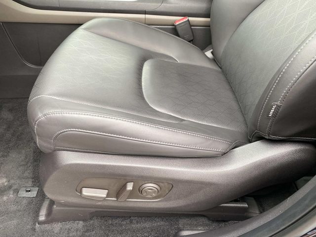 Used 2026 Kia Carnival Hybrid Van