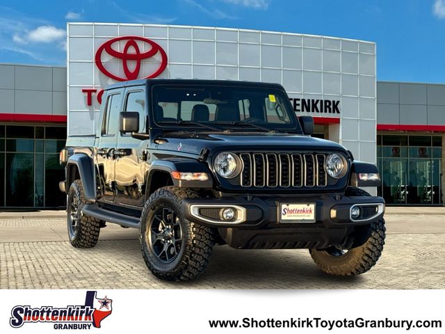 Black Clearcoat 2025 Jeep Gladiator Pickup Truck Four-Wheel Drive 8-Speed Automatic