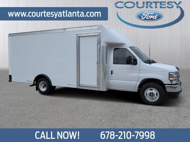 Oxford White 2027 Ford E-Series Chassis Pickup Truck Rear-Wheel Drive 6-Speed Automatic Overdrive