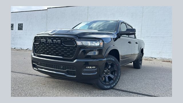 Diamond Black Crystal Pearlcoat 2026 RAM 1500 Big Horn Crew Cab 4WD Pickup Truck Four-Wheel Drive 8-Speed Automatic