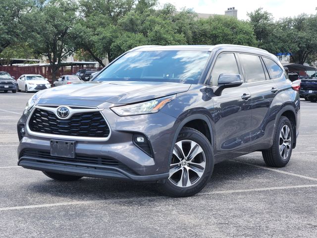 Magnetic Gray Metallic 2020 Toyota Highlander XLE FWD SUV / Crossover Front-Wheel Drive 8-Speed Automatic
