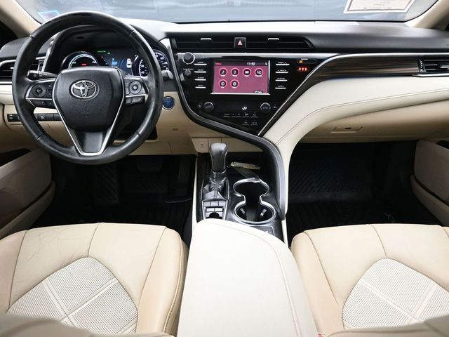 2018 Toyota Camry Hybrid XLE 13