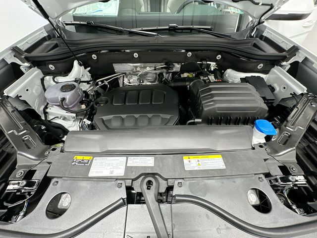 2026 Volkswagen Atlas 2.0T SE w/Technology White/off-white at Subaru and VW of Moon Township