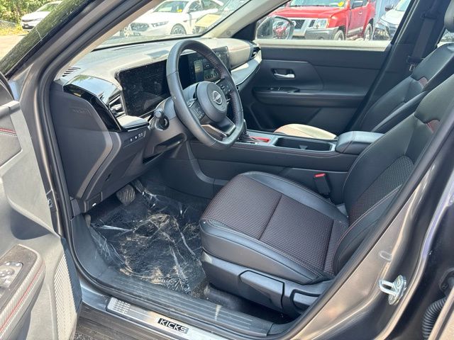 Certified Used 2025 Gun Metallic/Super Black Nissan SR image 5
