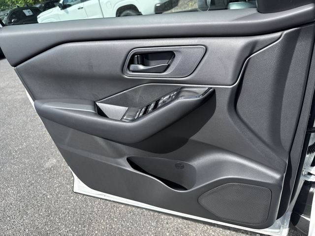 Used 2026 White/off-white Nissan S image 24