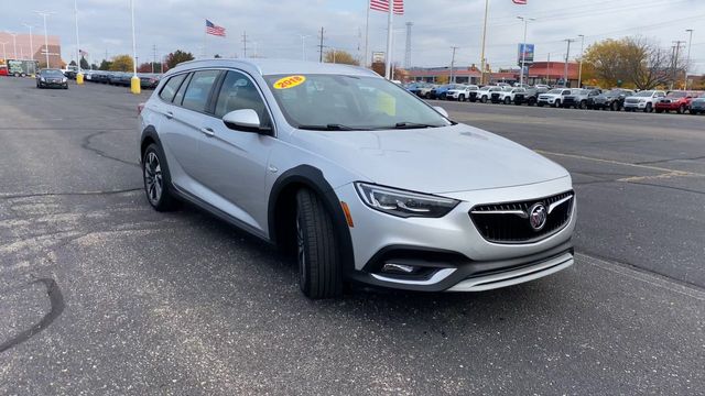 2018 Buick Regal TourX Essence 2