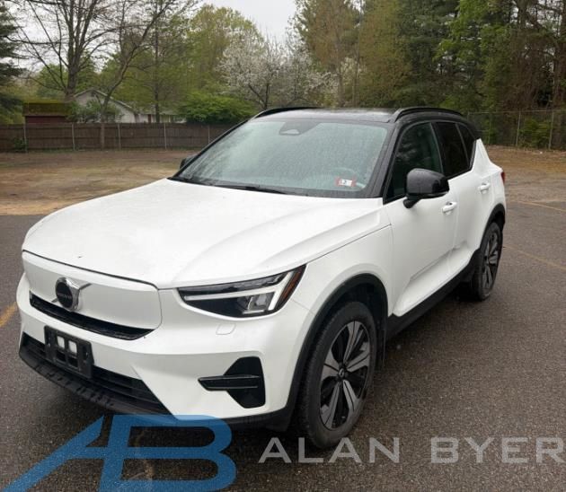Crystal White Metallic 2023 Volvo XC40 Recharge Twin Core eAWD SUV / Crossover All-Wheel Drive 1-Speed Automatic
