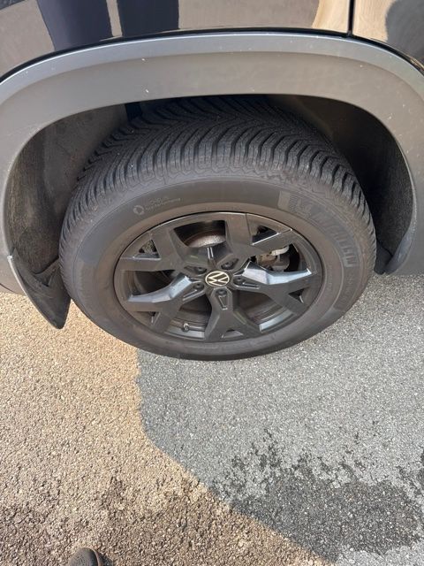 2024 Volkswagen Atlas 2.0T Peak Edition SE w/Technology Black at Sutliff Volkswagen