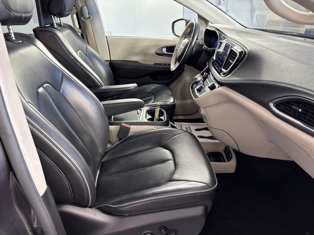 Used 2019 Chrysler Pacifica Van