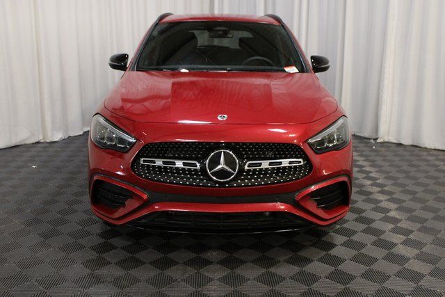 Used 2025  Mercedes-Benz GLA 250 image 2
