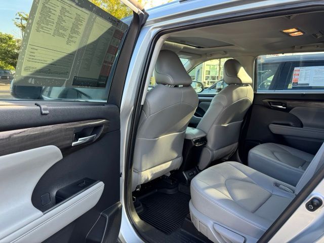 Used 2021 Toyota Highlander SUV