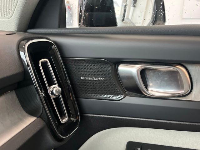 Used 2024 Volvo XC40 SUV