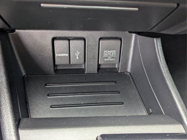 Used 2015  Honda SE image 26