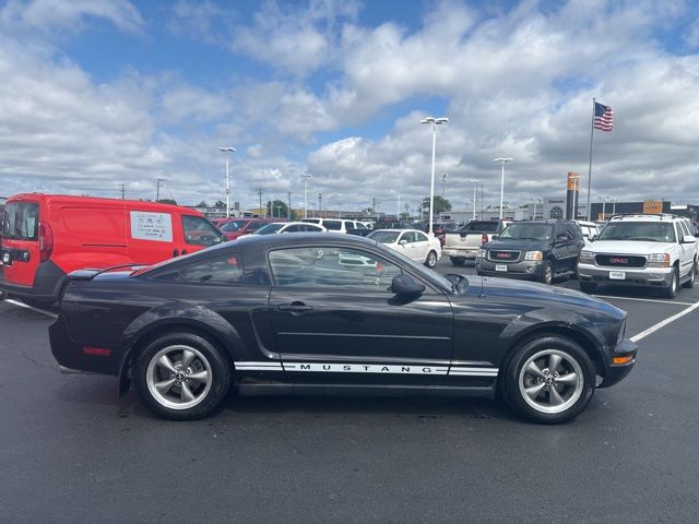 2008 Ford Mustang V6 Deluxe photo