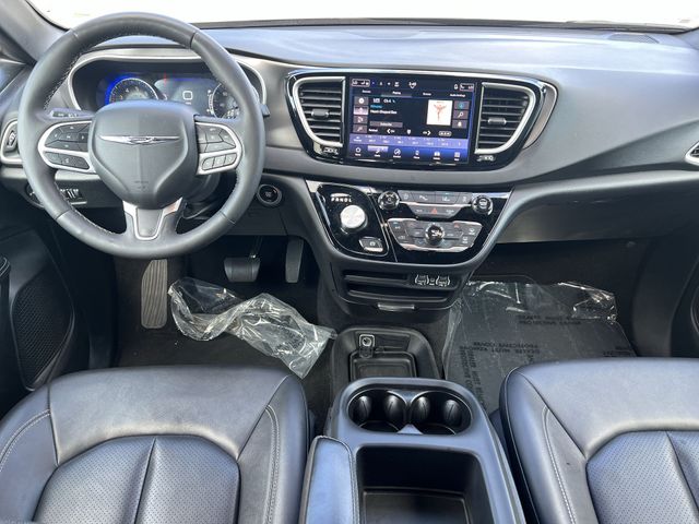 Used 2025 Black Chrysler Select image 17