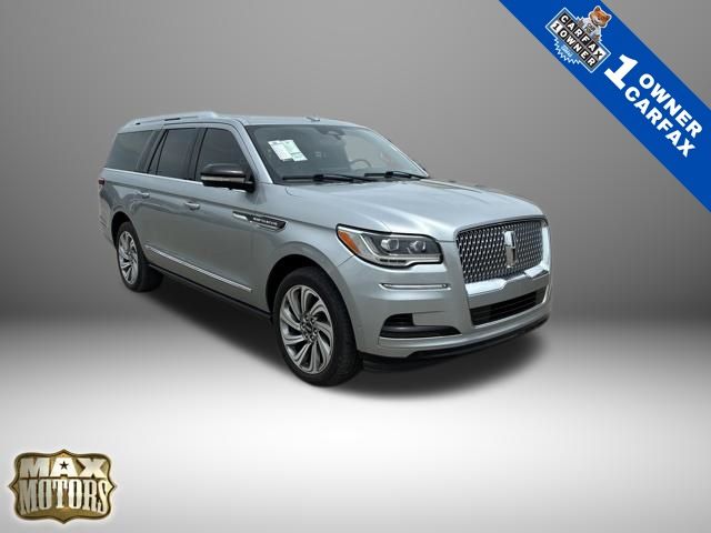 Silver Radiance Metallic Clearcoat 2023 Lincoln Navigator SUV / Crossover Four-Wheel Drive Automatic