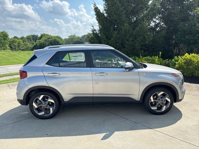 New 2025 Silver Hyundai SEL image 5