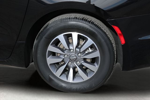 Used Car 2024 Chrysler Pacifica Hybrid  Select For Sale Under $30,000 In Austin, Texas