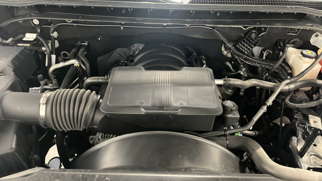 Used 2025 Summit White Chevrolet LT image 27