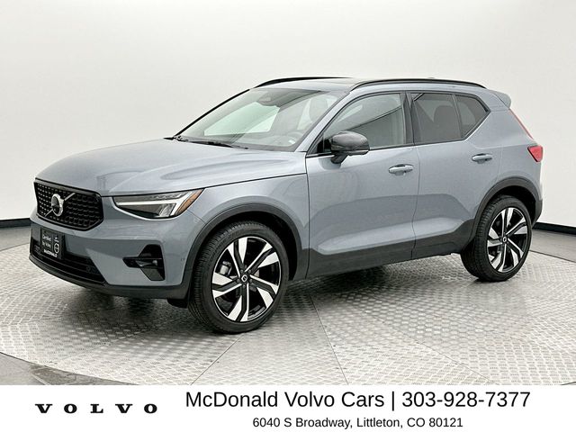 Thunder Gray Metallic 2023 Volvo XC40 B5 Ultimate Dark Theme AWD SUV / Crossover All-Wheel Drive Automatic