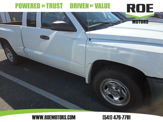 Bright White Clearcoat 2008 Dodge Dakota Pickup Truck Four-Wheel Drive 5-Speed Automatic