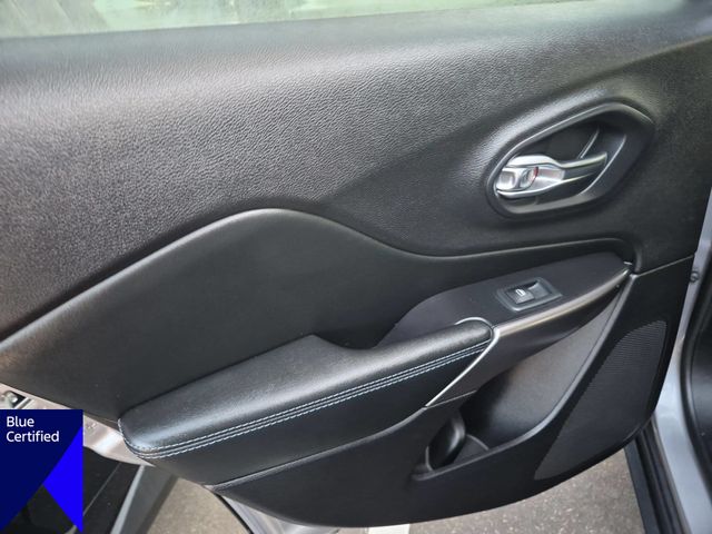 Used 2020 Silver Jeep Latitude image 27